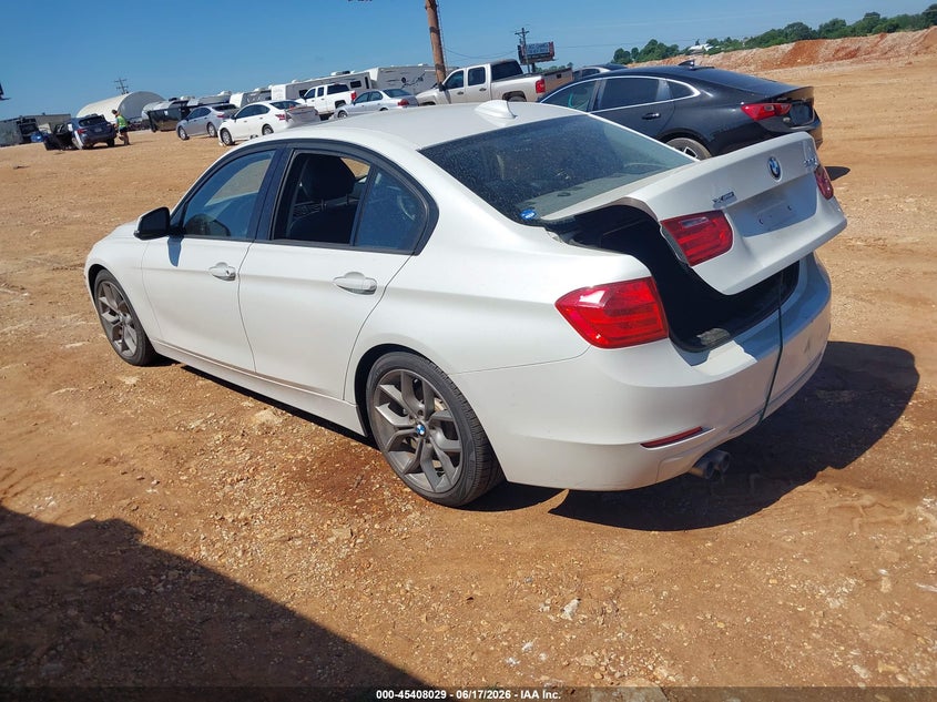 2013 BMW 3er VIN WBA3B3C54DF532772 IAAI salvage auction — WATER/FLOOD, Salvage (Missouri), sold $375 on 2026-08-10 (photo 3)