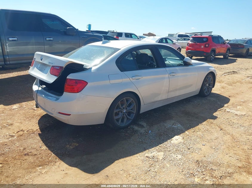 2013 BMW 3er VIN WBA3B3C54DF532772 IAAI salvage auction — WATER/FLOOD, Salvage (Missouri), sold $375 on 2026-08-10 (photo 4)