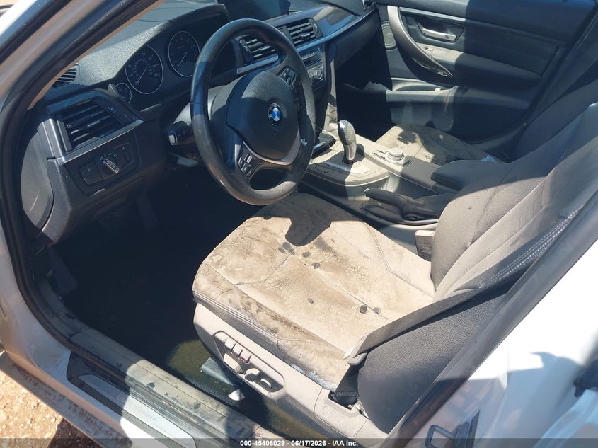 2013 BMW 3er VIN WBA3B3C54DF532772 IAAI salvage auction — WATER/FLOOD, Salvage (Missouri), sold $375 on 2026-08-10 (photo 6)