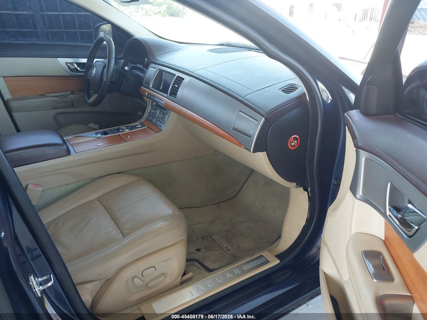 2010 Jaguar Xf VIN SAJWA0FA2AHR52851 IAAI salvage auction — RIGHT FRONT, Rebuildable (Florida), sold $475 on 2026-07-21 (photo 5)