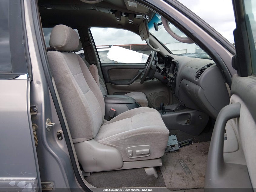 2002 Toyota Sequoia VIN 5TDBT44A52S065310 IAAI salvage auction — NORMAL WEAR, Clear (Indiana), sold $750 on 2026-07-14 (photo 5)