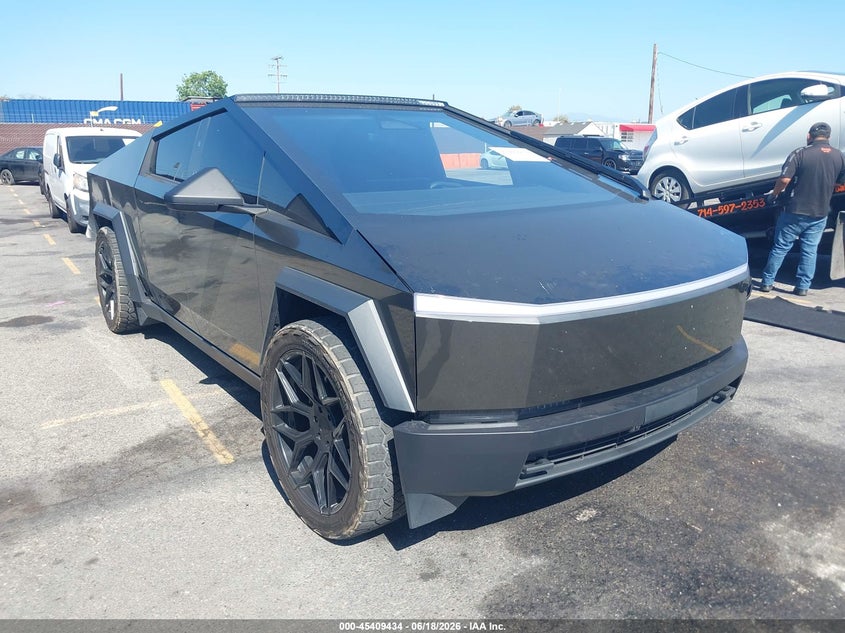 2024 Tesla Cybertruck VIN 7G2CEHEE6RA020683 — IAAI salvage auction photo