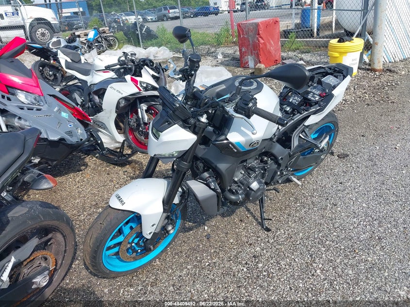2025 Yamaha Mt VIN JYARN94Y9SA000780 IAAI salvage auction — FRONT & REAR, Salvage (Illinois), sold $5,000 on 2026-07-24 (photo 2)