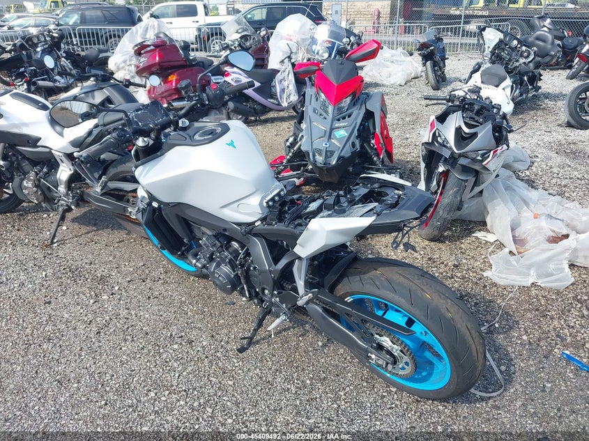 2025 Yamaha Mt VIN JYARN94Y9SA000780 IAAI salvage auction — FRONT & REAR, Salvage (Illinois), sold $5,000 on 2026-07-24 (photo 3)