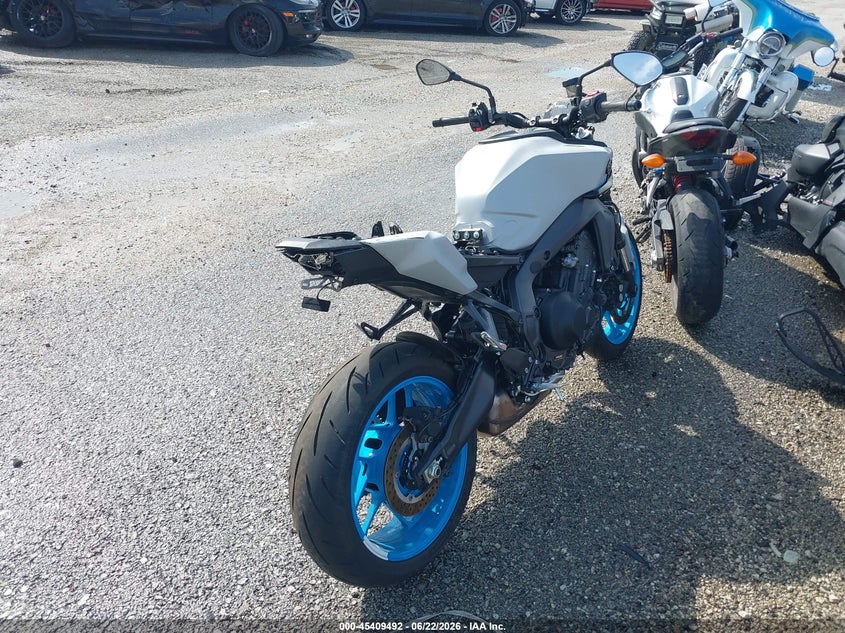 2025 Yamaha Mt VIN JYARN94Y9SA000780 IAAI salvage auction — FRONT & REAR, Salvage (Illinois), sold $5,000 on 2026-07-24 (photo 4)