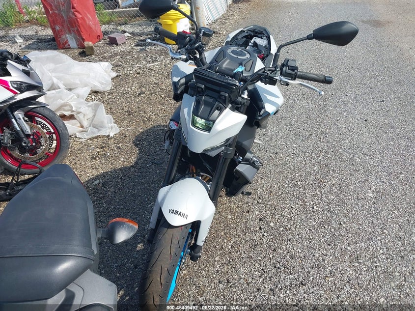 2025 Yamaha Mt VIN JYARN94Y9SA000780 IAAI salvage auction — FRONT & REAR, Salvage (Illinois), sold $5,000 on 2026-07-24 (photo 5)