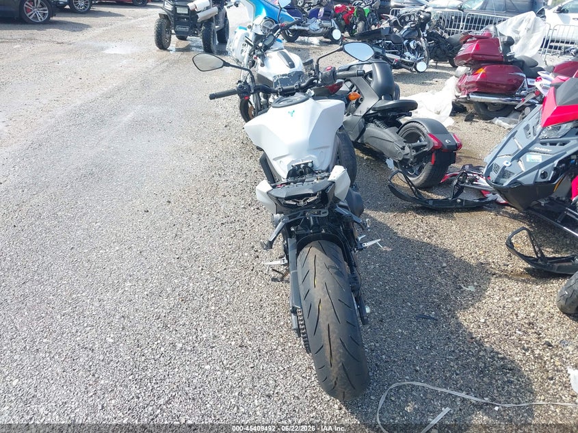 2025 Yamaha Mt VIN JYARN94Y9SA000780 IAAI salvage auction — FRONT & REAR, Salvage (Illinois), sold $5,000 on 2026-07-24 (photo 6)