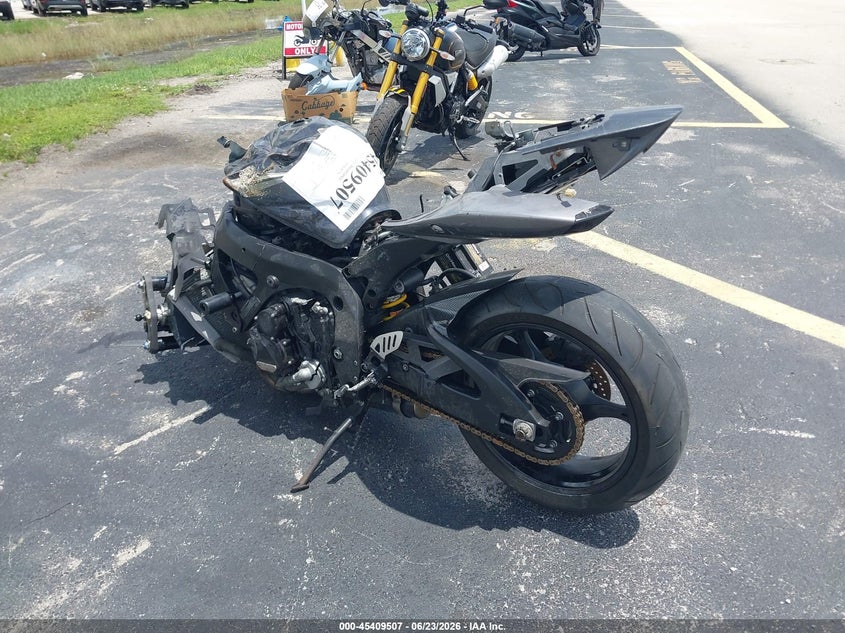 2007 Suzuki Gsx-r VIN JS1GR7KA772102374 IAAI salvage auction — ALL OVER, Rebuildable (Florida), sold $25 on 2026-07-22 (photo 3)