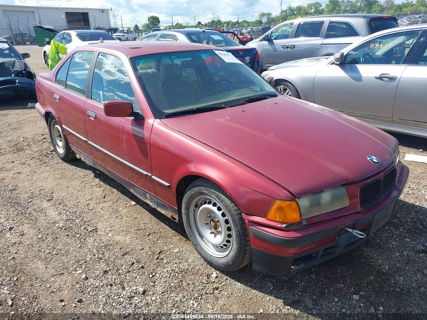 1994 BMW 3er VIN WBACB4321RFL15473 IAAI salvage auction — NORMAL WEAR, Clear (Illinois), sold $475 on 2026-07-22 (photo 1)