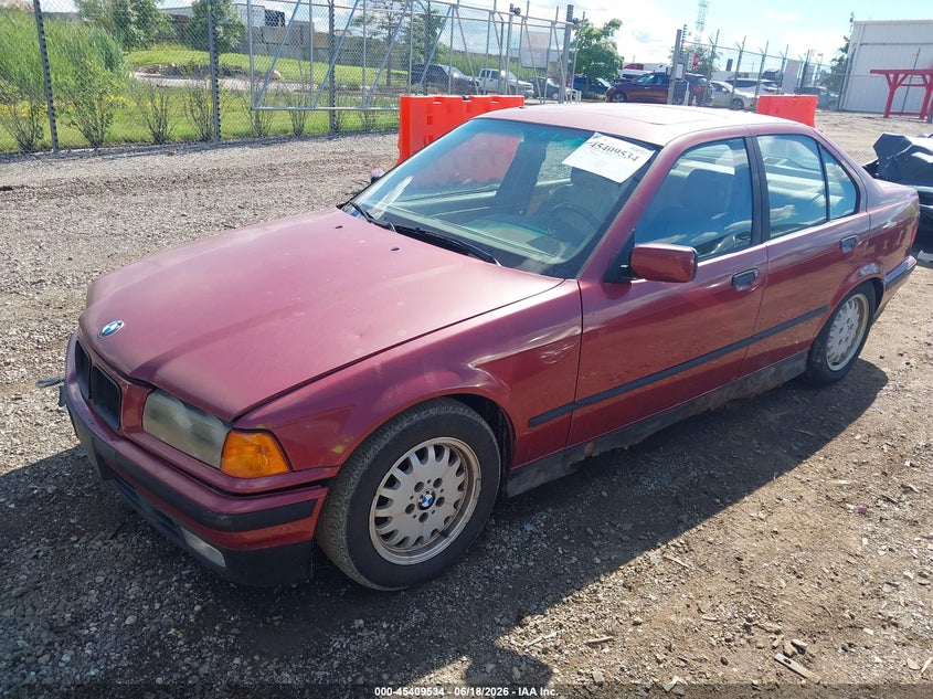 1994 BMW 3er VIN WBACB4321RFL15473 IAAI salvage auction — NORMAL WEAR, Clear (Illinois), sold $475 on 2026-07-22 (photo 2)