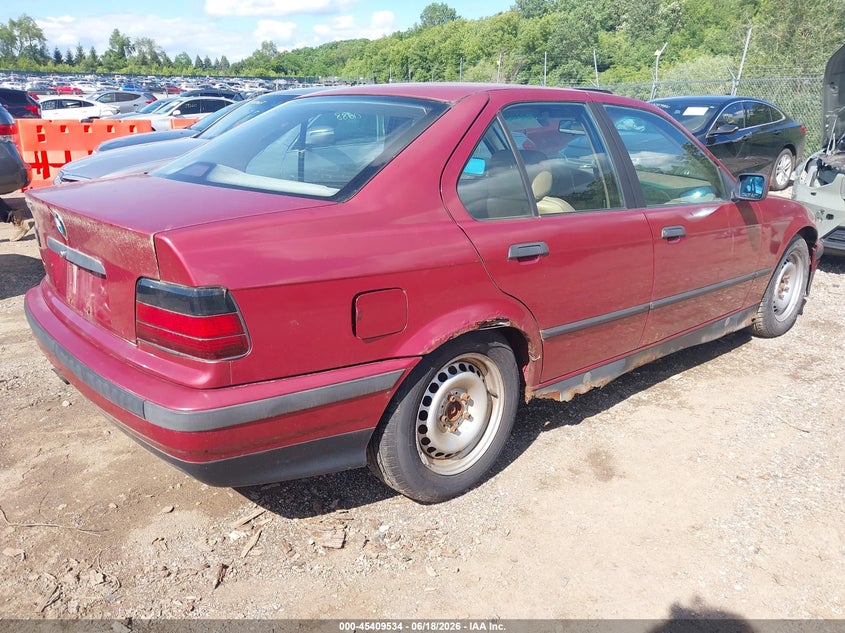 1994 BMW 3er VIN WBACB4321RFL15473 IAAI salvage auction — NORMAL WEAR, Clear (Illinois), sold $475 on 2026-07-22 (photo 4)