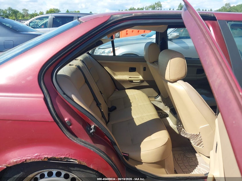 1994 BMW 3er VIN WBACB4321RFL15473 IAAI salvage auction — NORMAL WEAR, Clear (Illinois), sold $475 on 2026-07-22 (photo 8)