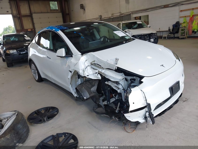2022 Tesla Model y VIN 7SAYGDEEXNA012823 IAAI salvage auction — RIGHT FRONT, Salvage Title, sold $525 on 2026-07-23 (photo 1)