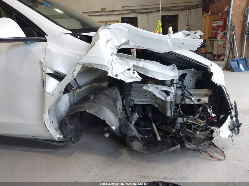 2022 Tesla Model y VIN 7SAYGDEEXNA012823 IAAI salvage auction — RIGHT FRONT, Salvage Title, sold $525 on 2026-07-23 (photo 6)