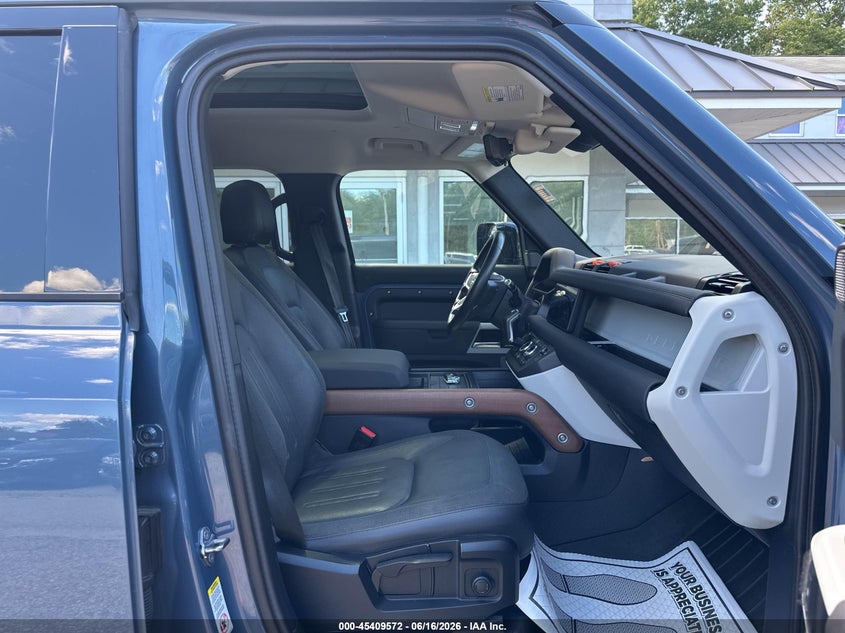2020 Land rover Defender VIN SALEJEEX1L2026288 IAAI salvage auction — NORMAL WEAR, Clear (Massachusetts), sold $29,625 on 2026-07-08 (photo 5)
