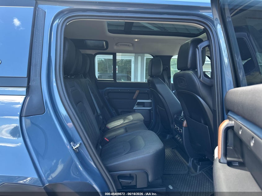 2020 Land rover Defender VIN SALEJEEX1L2026288 IAAI salvage auction — NORMAL WEAR, Clear (Massachusetts), sold $29,625 on 2026-07-08 (photo 8)