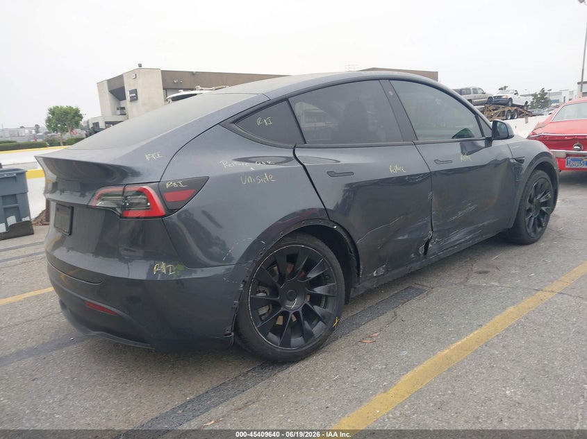 2020 Tesla Model y VIN 5YJYGDEEXLF045396 IAAI salvage auction — LEFT & RIGHT, Salvage (California), sold $7,550 on 2026-07-14 (photo 4)