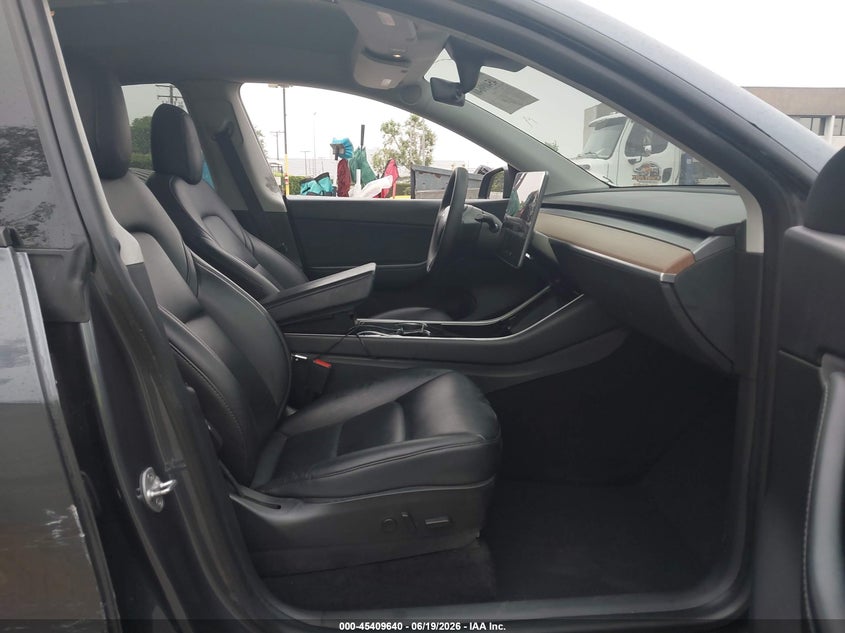 2020 Tesla Model y VIN 5YJYGDEEXLF045396 IAAI salvage auction — LEFT & RIGHT, Salvage (California), sold $7,550 on 2026-07-14 (photo 5)
