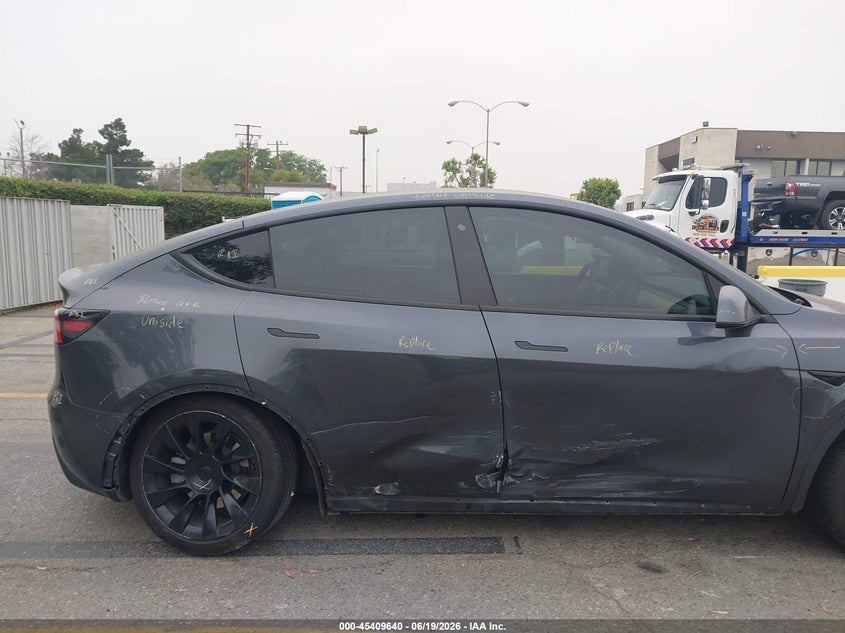 2020 Tesla Model y VIN 5YJYGDEEXLF045396 IAAI salvage auction — LEFT & RIGHT, Salvage (California), sold $7,550 on 2026-07-14 (photo 6)