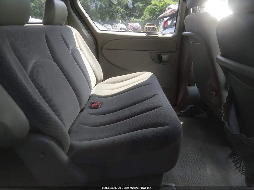 2004 Chrysler Town & country VIN 2C4GP44R24R582737 IAAI salvage auction — RIGHT SIDE, Salvage - Greater Than 75% (Maryland), sold $275 on 2026-07-09 (photo 8)