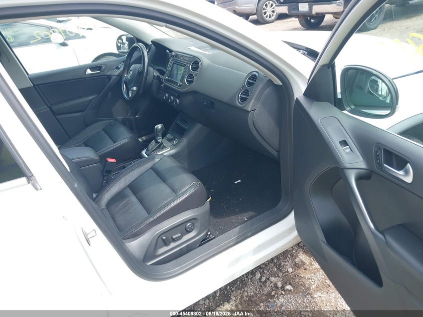 2017 Volkswagen Tiguan VIN WVGUV7AX0HW505774 IAAI salvage auction — LEFT FRONT, Salvage Title, sold $2,350 on 2026-07-22 (photo 5)
