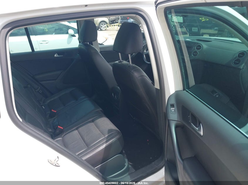 2017 Volkswagen Tiguan VIN WVGUV7AX0HW505774 IAAI salvage auction — LEFT FRONT, Salvage Title, sold $2,350 on 2026-07-22 (photo 8)