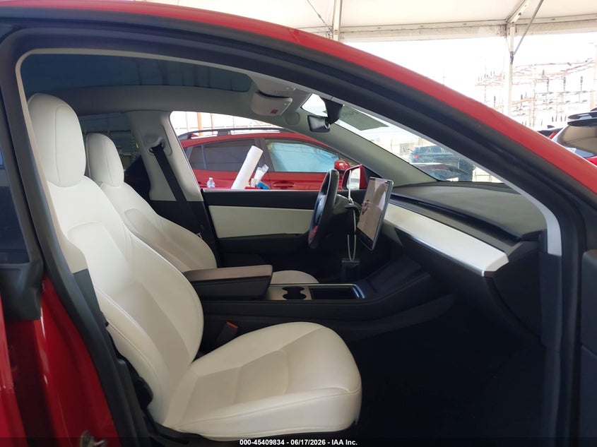 2022 Tesla Model y VIN 7SAYGDEF7NF340552 IAAI salvage auction — REAR END, Wait Title, sold $11,950 on 2026-09-03 (photo 5)