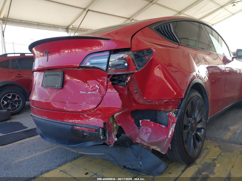 2022 Tesla Model y VIN 7SAYGDEF7NF340552 IAAI salvage auction — REAR END, Wait Title, sold $11,950 on 2026-09-03 (photo 6)