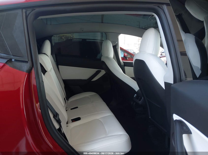 2022 Tesla Model y VIN 7SAYGDEF7NF340552 IAAI salvage auction — REAR END, Wait Title, sold $11,950 on 2026-09-03 (photo 8)
