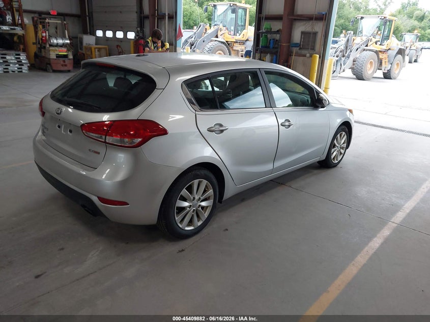 2014 Kia Forte VIN KNAFX5A83E5175700 IAAI salvage auction — NORMAL WEAR, Clear (Michigan), sold $425 on 2026-07-13 (photo 4)