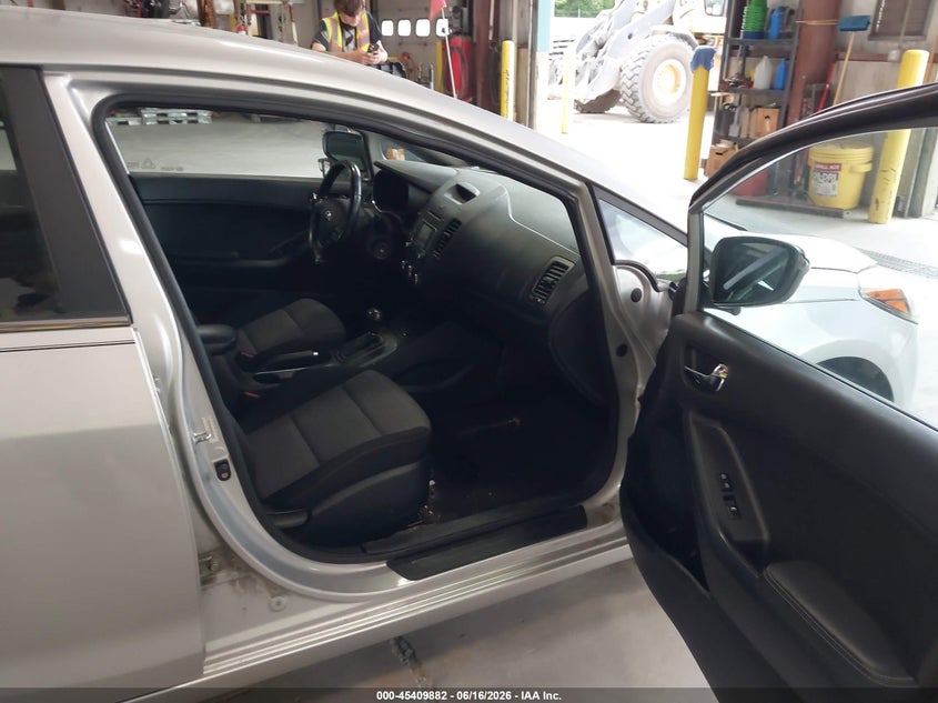 2014 Kia Forte VIN KNAFX5A83E5175700 IAAI salvage auction — NORMAL WEAR, Clear (Michigan), sold $425 on 2026-07-13 (photo 5)