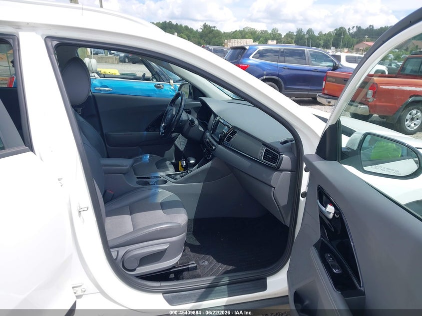 2019 Kia Niro VIN KNDCC3LC0K5342324 IAAI salvage auction — FRONT & REAR, Salvage (Idaho), sold $3,900 on 2026-07-10 (photo 5)