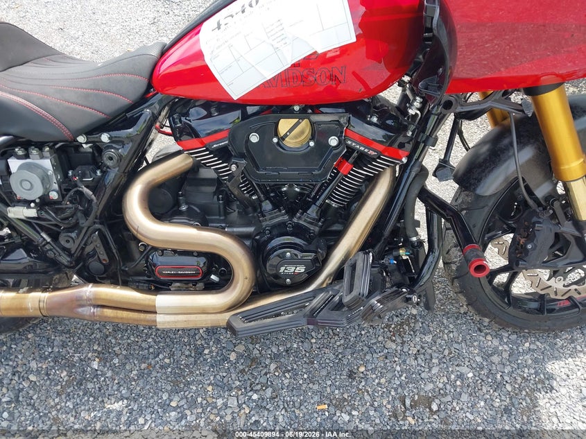 2025 Harley-davidson Road glide VIN 1HD1TL818SB956004 IAAI salvage auction — FRONT & REAR, Salvage Title, sold $28,900 on 2026-08-04 (photo 8)