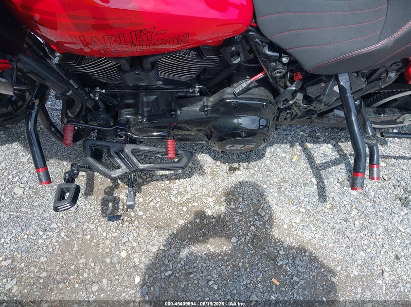 2025 Harley-davidson Road glide VIN 1HD1TL818SB956004 IAAI salvage auction — FRONT & REAR, Salvage Title, sold $28,900 on 2026-08-04 (photo 9)