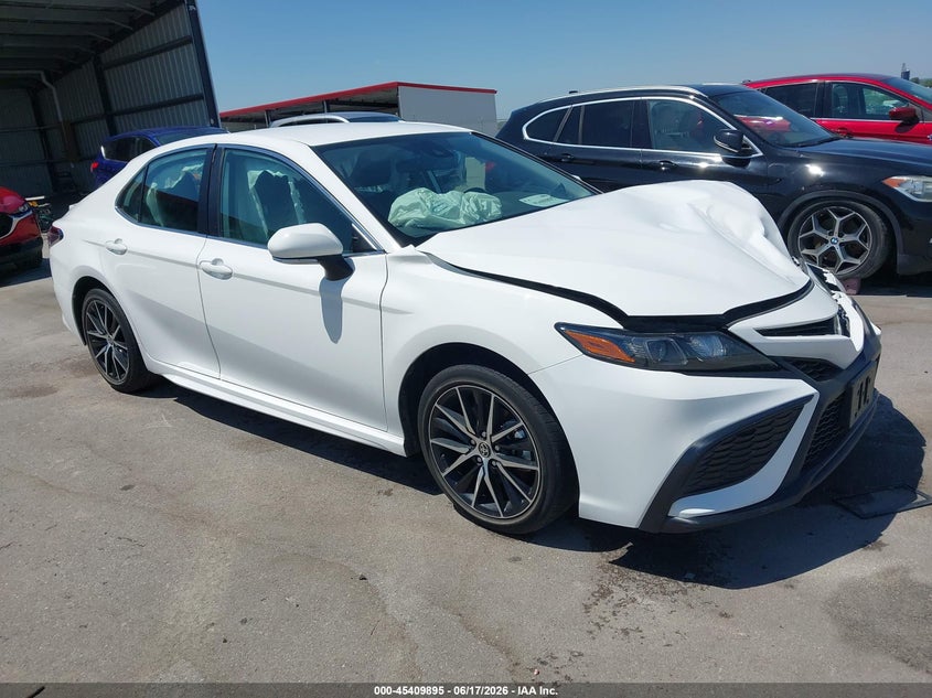 2024 Toyota Camry VIN 4T1G11AK7RU258504 IAAI salvage auction — LEFT FRONT, Salvage Title, sold $7,000 on 2026-08-06 (photo 1)