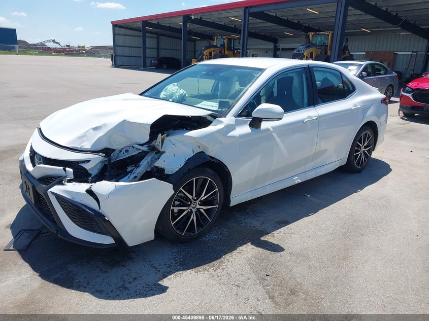 2024 Toyota Camry VIN 4T1G11AK7RU258504 IAAI salvage auction — LEFT FRONT, Salvage Title, sold $7,000 on 2026-08-06 (photo 2)