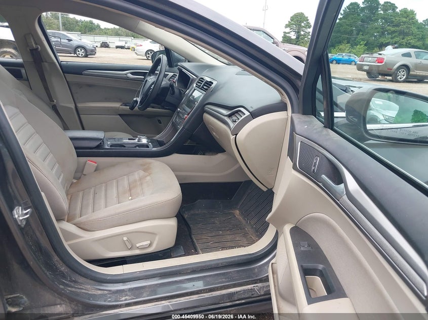 2019 Ford Fusion VIN 3FA6P0LU0KR171134 IAAI salvage auction — FRONT & REAR, Salvage (Texas), sold $725 on 2026-07-09 (photo 5)