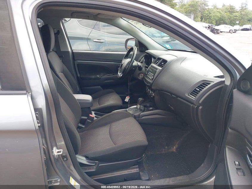 2017 Mitsubishi Outlander VIN JA4AR3AU8HZ041975 IAAI salvage auction — FRONT END, Salvage (Massachusetts), sold $1,400 on 2026-08-01 (photo 5)