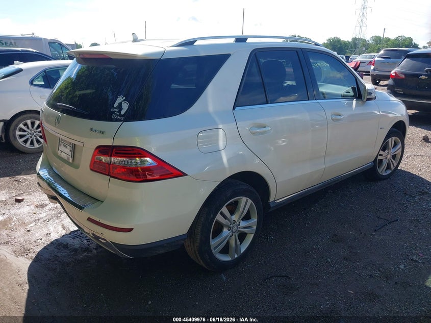 2012 Mercedes-benz M-klasse VIN 4JGDA5HB6CA023181 IAAI salvage auction — REAR END, Clear (Indiana), sold $3,700 on 2026-07-10 (photo 4)