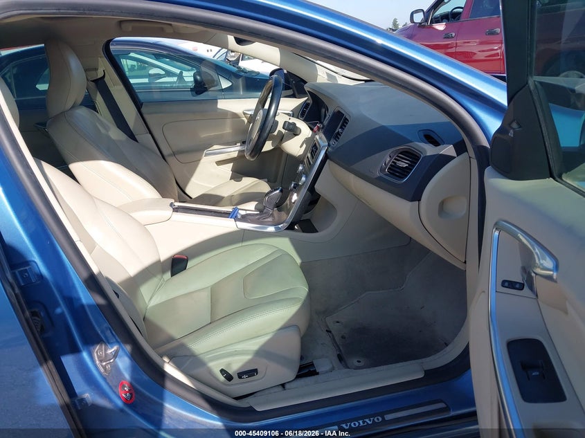 2015 Volvo S60 VIN YV140MFK8F1351916 IAAI salvage auction — NORMAL WEAR, Original (Texas), sold $875 on 2026-07-28 (photo 5)