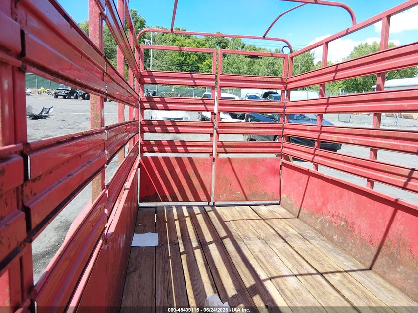 2006 Carry on 12' trailer VIN 4YMLT1229BV030500 IAAI salvage auction — REAR END, Salvage (Pennsylvania), sold $700 on 2026-07-07 (photo 8)