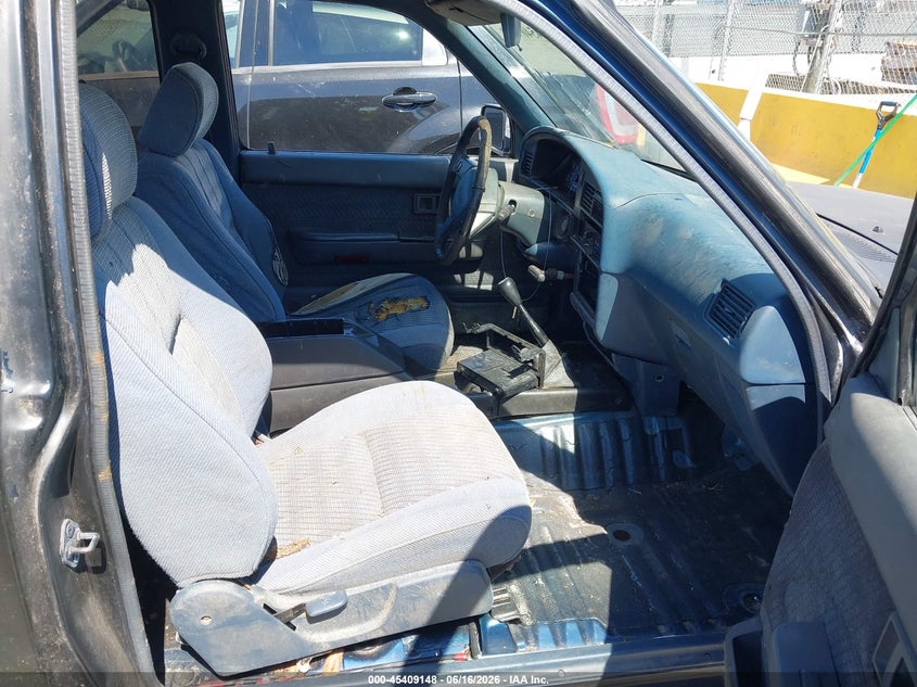 1993 Toyota Pickup VIN JT4VN93G6P5038625 IAAI salvage auction — NORMAL WEAR, Clear - Dealer Only (California), sold $1,550 on 2026-07-09 (photo 5)