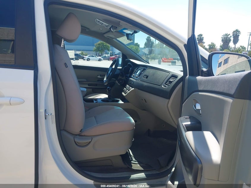 2017 Kia SEDONA VIN KNDMB5C12H6224196 IAAI salvage auction — FRONT & REAR, Salvage (California), sold $1,525 on 2026-07-13 (photo 5)
