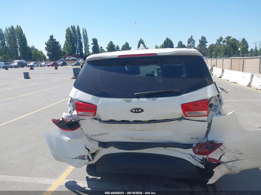 2017 Kia SEDONA VIN KNDMB5C12H6224196 IAAI salvage auction — FRONT & REAR, Salvage (California), sold $1,525 on 2026-07-13 (photo 6)
