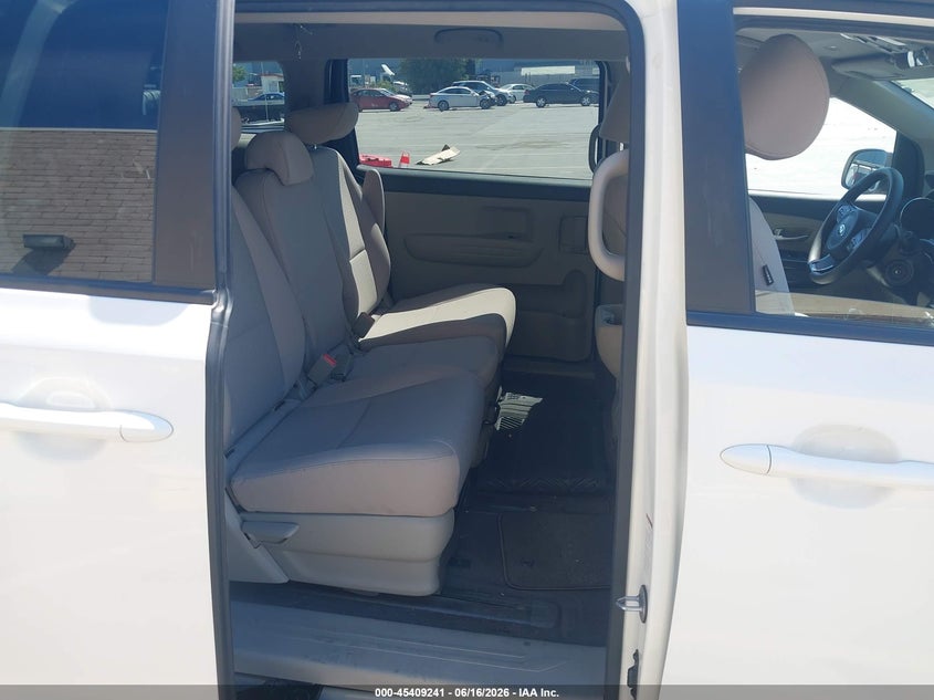 2017 Kia SEDONA VIN KNDMB5C12H6224196 IAAI salvage auction — FRONT & REAR, Salvage (California), sold $1,525 on 2026-07-13 (photo 8)
