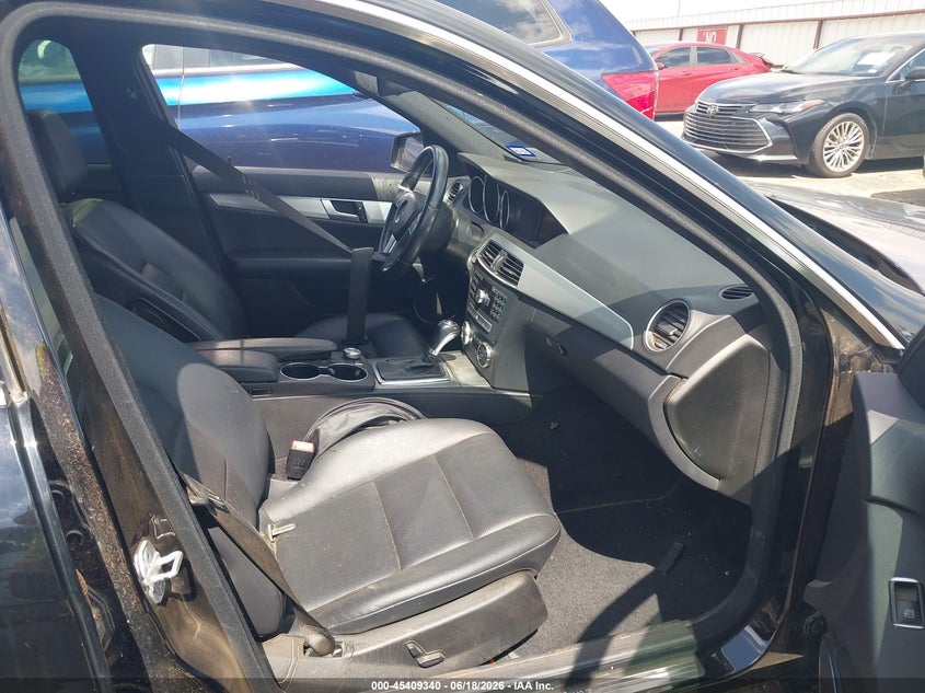2013 Mercedes-benz C class VIN WDDGF4HB4DA801515 IAAI salvage auction — NORMAL WEAR, Original (Texas), sold $900 on 2026-07-14 (photo 5)
