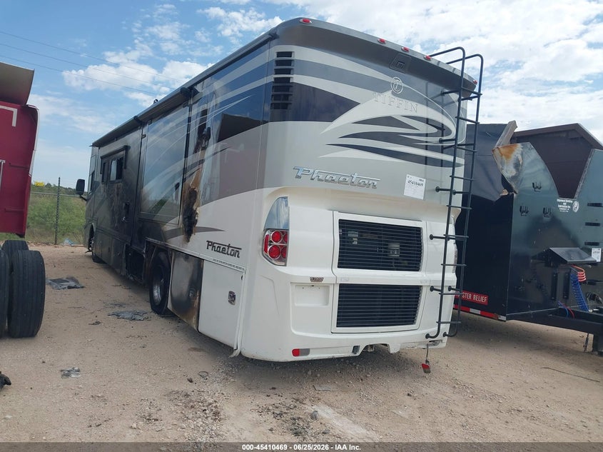 2017 Freightliner Chassis VIN 4UZACGCY9HCJF8750 IAAI salvage auction — Unknown, Wait Title, sold $650 on 2026-08-13 (photo 3)
