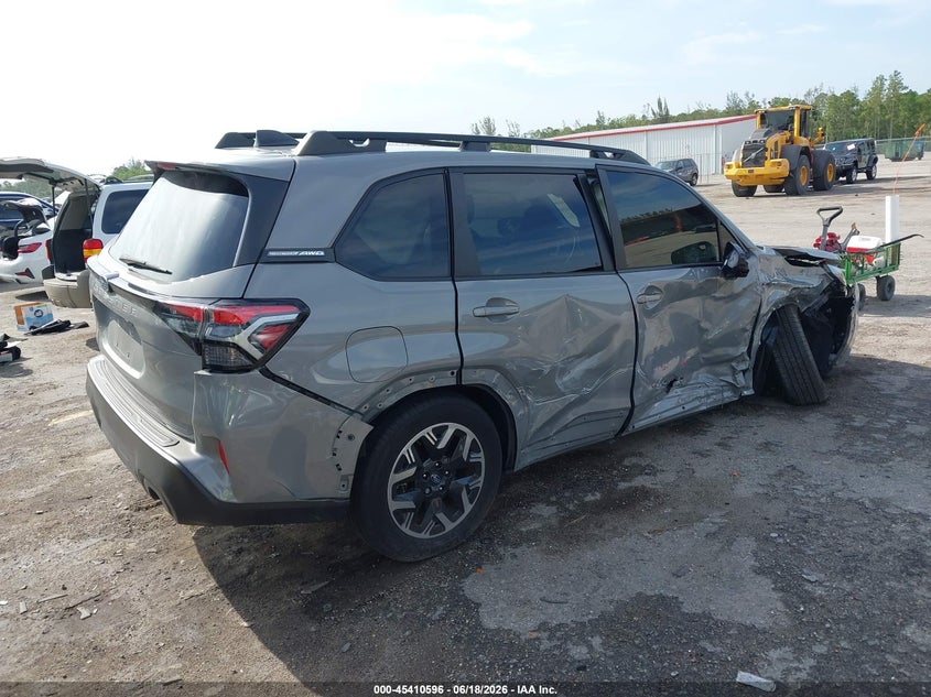 2025 Subaru Forester VIN JF2SLDBC7SH479506 IAAI salvage auction — SIDE, Rebuildable (Florida), sold $5,850 on 2026-07-29 (photo 4)
