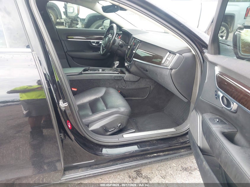 2018 Volvo S90 VIN LVY982MKXJP028817 IAAI salvage auction — FRONT END, Salvage Title, sold $3,400 on 2026-07-28 (photo 5)