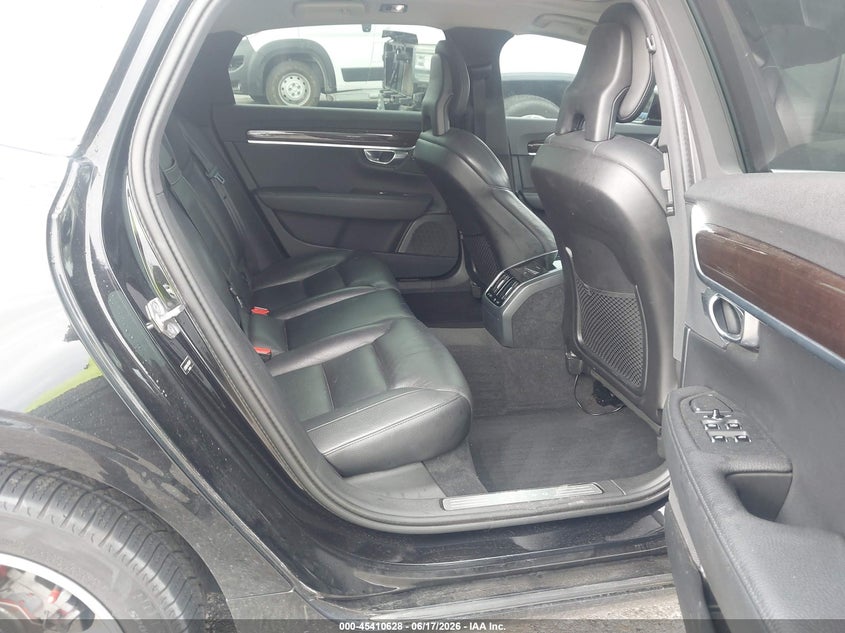 2018 Volvo S90 VIN LVY982MKXJP028817 IAAI salvage auction — FRONT END, Salvage Title, sold $3,400 on 2026-07-28 (photo 8)